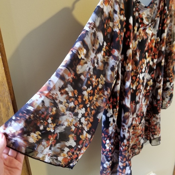 Dress Barn warm tone patterned tunic blouse, 2x - Picture 4 of 7